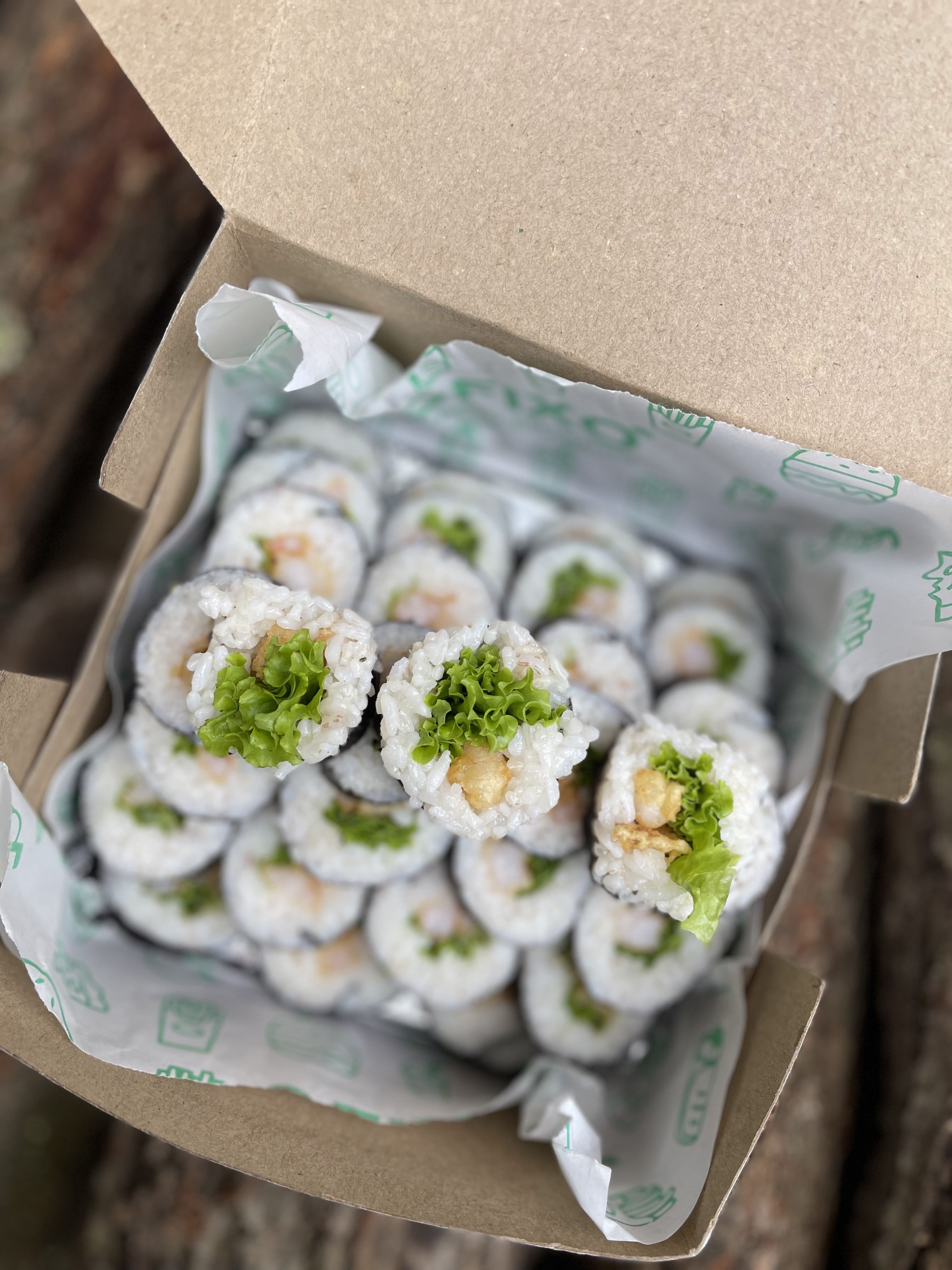 Korean-style chicken kimbap rolls