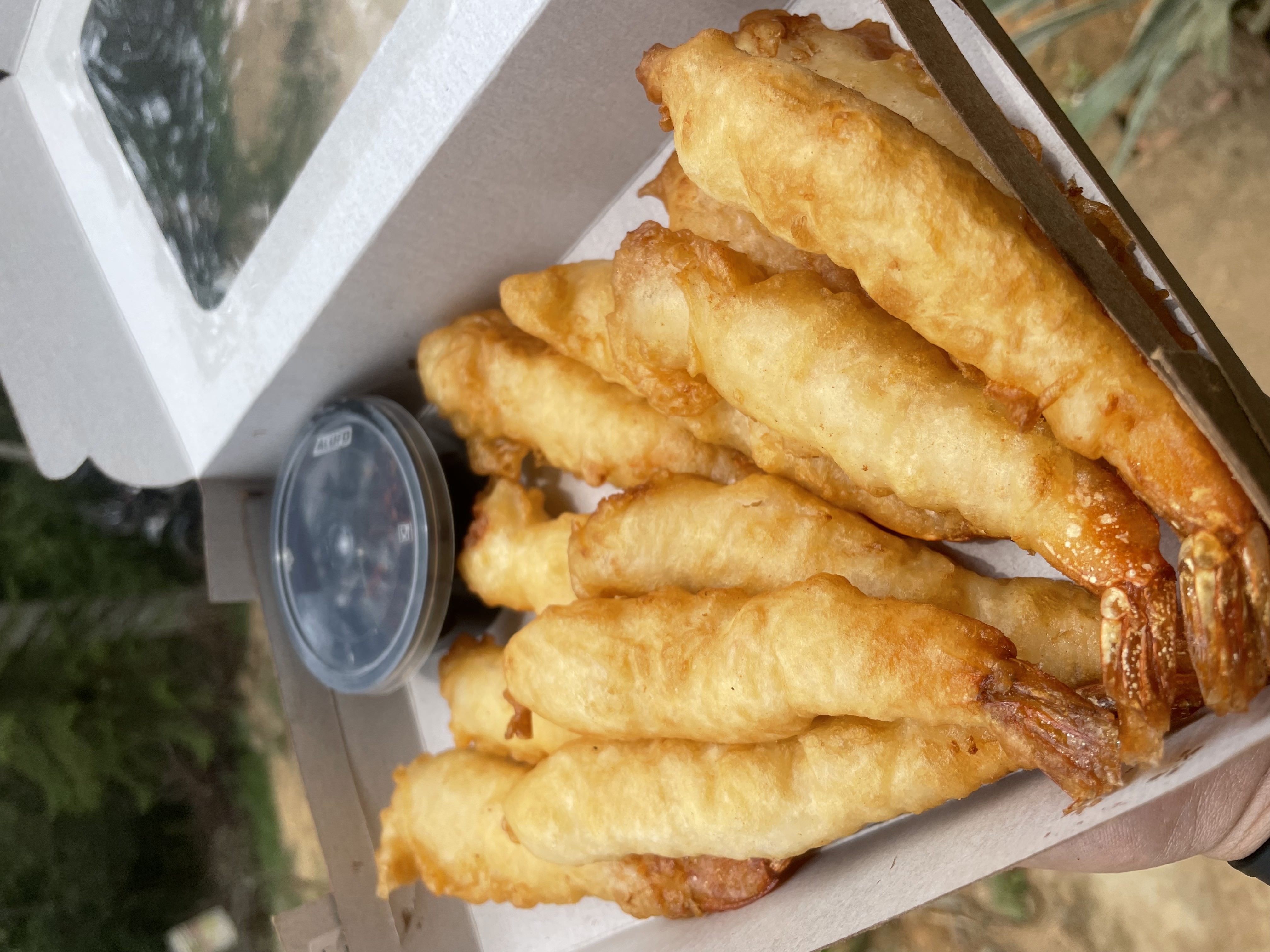 Japanese tempura prawns with dipping sauce